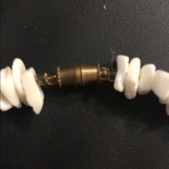 Hawaiian Shell Necklace White 8” NWOT - Picture 3 of 3